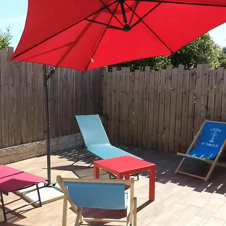 Сasa de vacaciones Charming House With Garden In